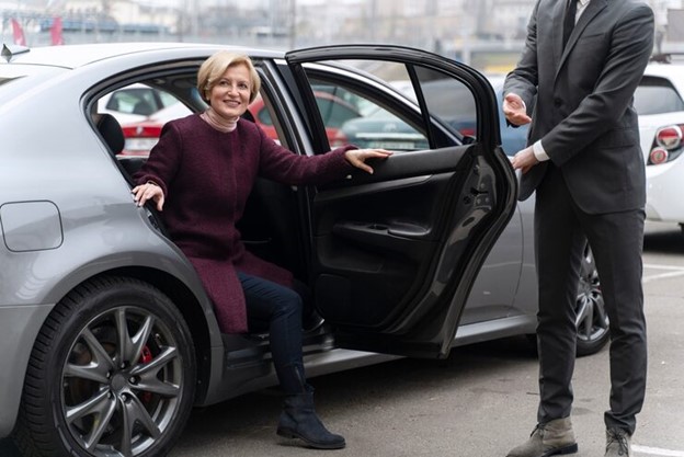 Best 5 Signs Your Basingstoke Chauffeur Is Truly Professional